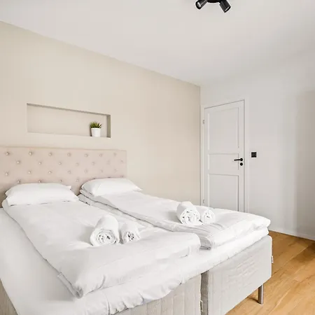 Spacious Gem In Old Town I New 2025 I 3 Bed 2 Bath Daire Bergen