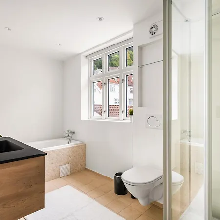 Spacious Gem In Old Town I New 2025 I 3 Bed 2 Bath Lägenhet Bergen