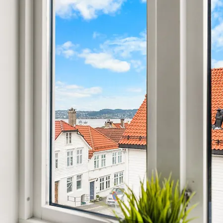Spacious Gem In Old Town I New 2025 I 3 Bed 2 Bath *