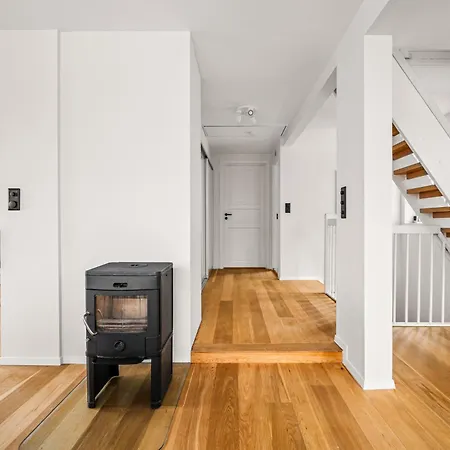 Spacious Gem In Old Town I New 2025 I 3 Bed 2 Bath * 베르겐