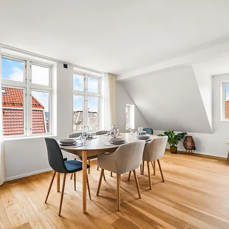 아파트 Spacious Gem In Old Town I New 2025 I 3 Bed 2 Bath 베르겐