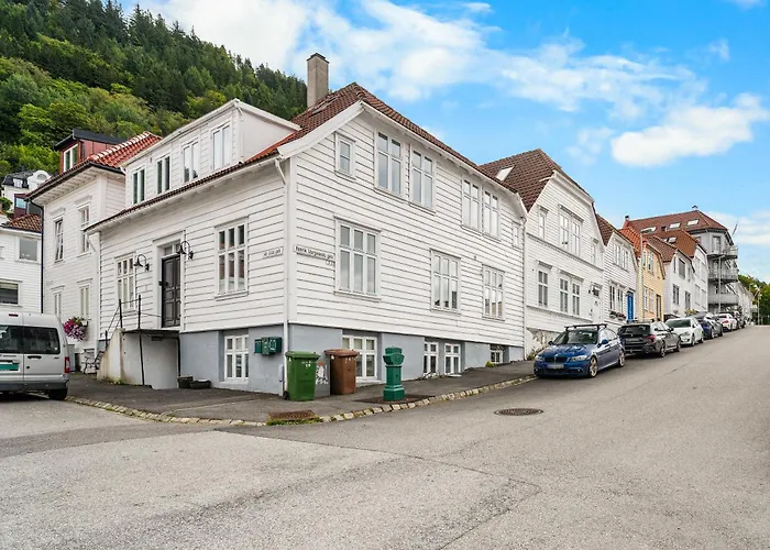 Spacious Gem In Old Town I New 2025 I 3 Bed 2 Bath Apartman