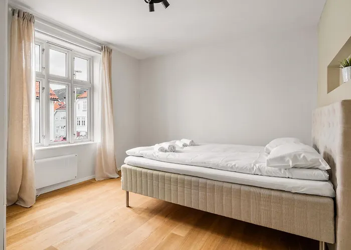 Spacious Gem In Old Town I New 2025 I 3 Bed 2 Bath Apartman
