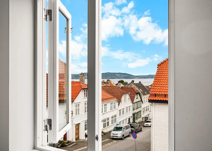 Spacious Gem In Old Town I New 2025 I 3 Bed 2 Bath *